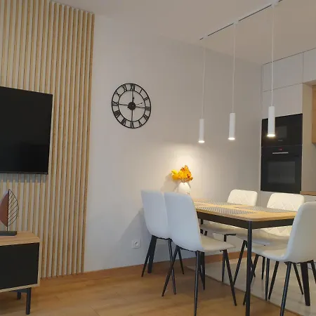 45 Apartment *